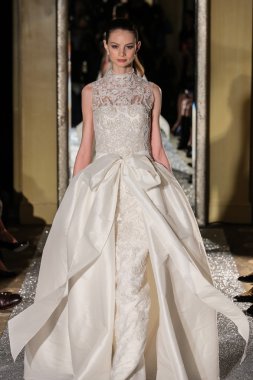 Oleg Cassini sonbahar 2015 gelinlik koleksiyonu