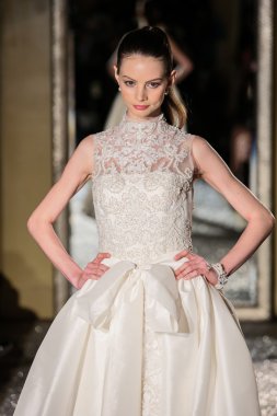 Oleg Cassini sonbahar 2015 gelinlik koleksiyonu