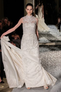 Oleg Cassini sonbahar 2015 gelinlik koleksiyonu