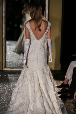 Oleg Cassini sonbahar 2015 gelinlik koleksiyonu