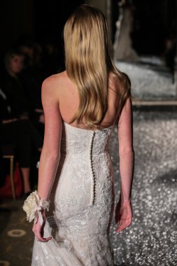 Oleg Cassini sonbahar 2015 gelinlik koleksiyonu