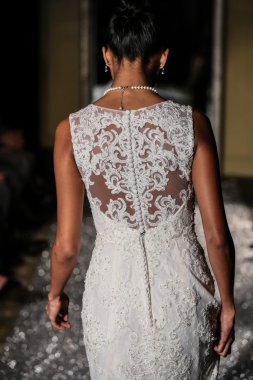 Oleg Cassini sonbahar 2015 gelinlik koleksiyonu