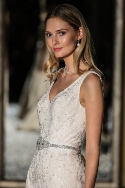 Oleg Cassini sonbahar 2015 gelinlik koleksiyonu