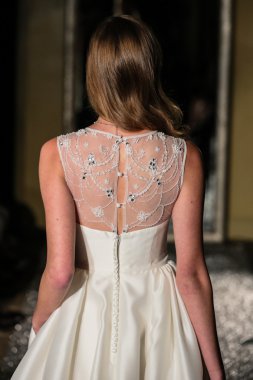 Oleg Cassini sonbahar 2015 gelinlik koleksiyonu