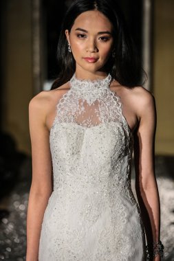 Oleg Cassini sonbahar 2015 gelinlik koleksiyonu