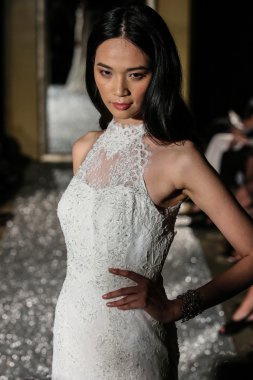 Oleg Cassini sonbahar 2015 gelinlik koleksiyonu