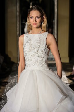 Oleg Cassini sonbahar 2015 gelinlik koleksiyonu