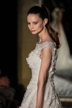 Oleg Cassini sonbahar 2015 gelinlik koleksiyonu