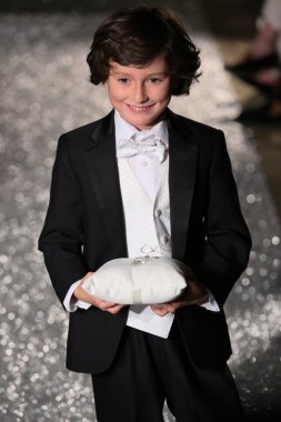 Oleg Cassini sonbahar 2015 gelinlik koleksiyonu