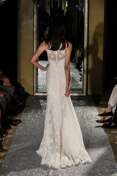 Oleg Cassini Automne 2015 Collection Mariage — Photo