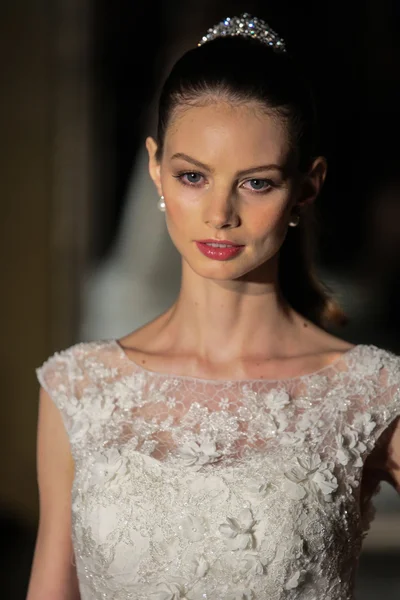 Oleg Cassini Fall 2015 Bridal collection — Stock Photo, Image