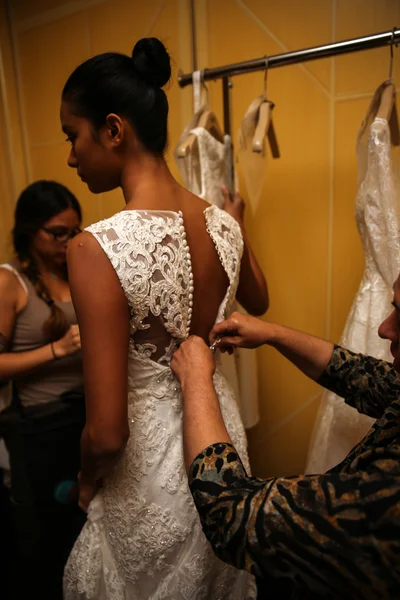 Model getting ready backstage wearing Oleg Cassini Fall 2015 Bridal collection — Stock Photo, Image