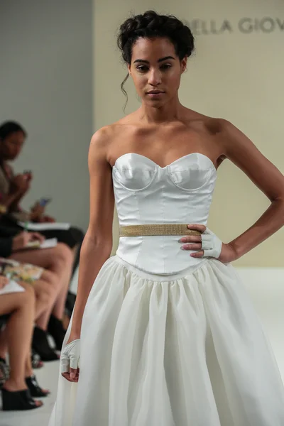 Della Giovanna Bridal Runway Show — Stock Photo, Image