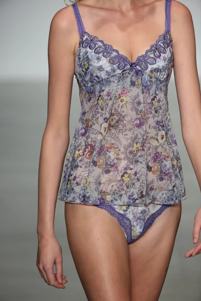 Bradelis New York underkläder våren 2015 samling — Stockfoto