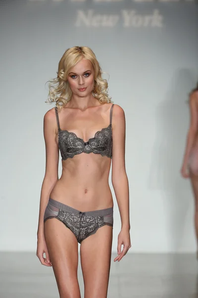 Coleção Bradelis New York lingerie Primavera 2015 — Fotografia de Stock