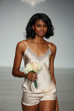 Verilmesi gelini bahar 2015 iç çamaşırı koleksiyonu