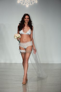 Verilmesi gelini bahar 2015 iç çamaşırı koleksiyonu