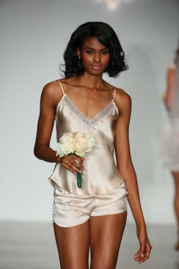 Verilmesi gelini bahar 2015 iç çamaşırı koleksiyonu