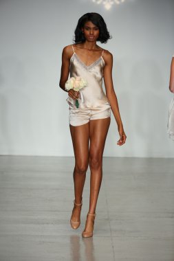 Verilmesi gelini bahar 2015 iç çamaşırı koleksiyonu