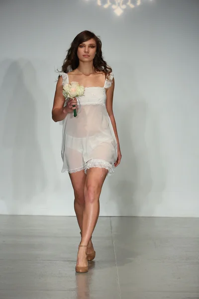 La collezione di lingerie Giving Bride Spring 2015 — Foto Stock