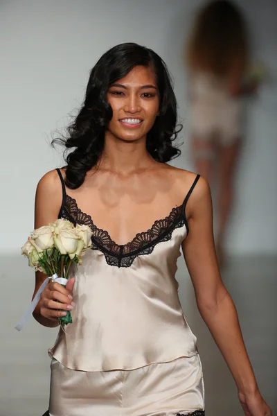 La collezione di lingerie Giving Bride Spring 2015 — Foto Stock