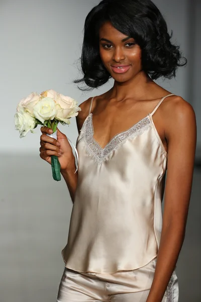 De collectie Giving bruid voorjaar 2015 lingerie — Stockfoto
