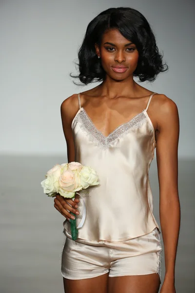 La collezione di lingerie Giving Bride Spring 2015 — Foto Stock