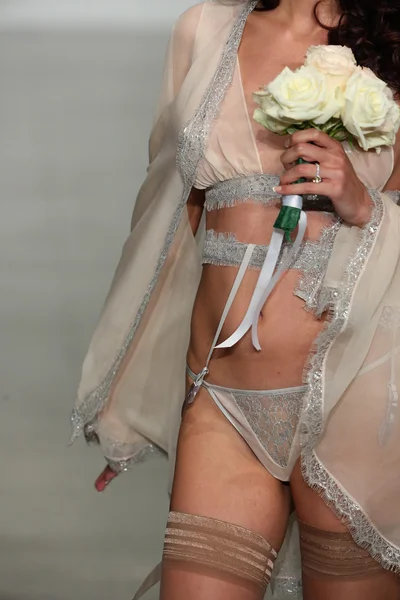 Spodní prádlo kolekce dávat nevěsta na jaře 2015 — Stock fotografie