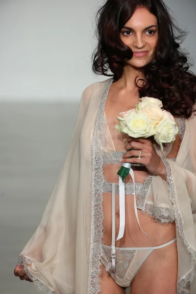 Spodní prádlo kolekce dávat nevěsta na jaře 2015 — Stock fotografie