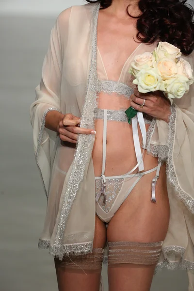 La collection de lingerie Giving Bride Printemps 2015 — Photo