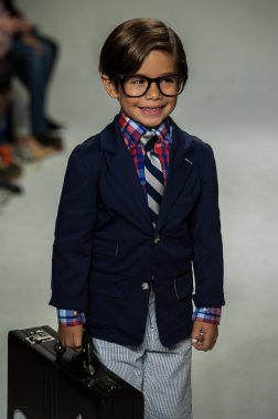 Clarks önizleme petite geçit töreni çocuklar moda haftası