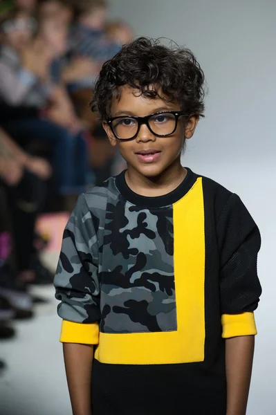 Dillonger Clothing preview at petite PARADE Kids Fashion Week — Stock Photo, Image