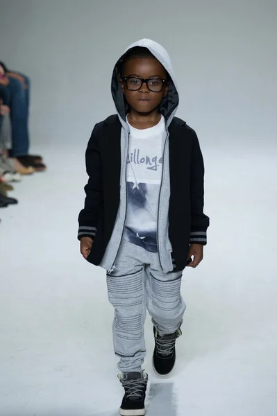 Náhled Dillonger oblečení na drobná Parade děti Fashion Week — Stock fotografie