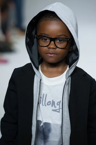 Náhled Dillonger oblečení na drobná Parade děti Fashion Week — Stock fotografie