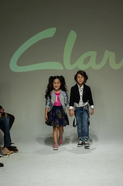 Clarks Podgląd na drobna parada Kids Fashion Week — Zdjęcie stockowe