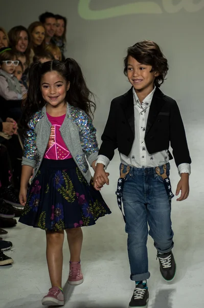 Clarks in anteprima alla petite PARADE Kids Fashion Week — Foto Stock