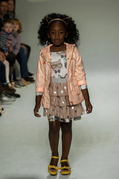 Clarks in anteprima alla petite PARADE Kids Fashion Week — Foto Stock