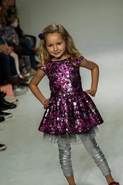 Clarks in anteprima alla petite PARADE Kids Fashion Week — Foto Stock