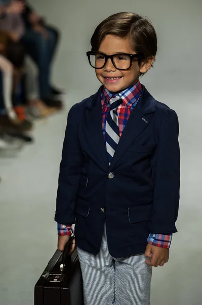 Clarks náhled na drobná Parade děti Fashion Week — Stock fotografie