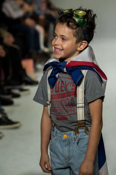 Clarks preview bij petite Parade Kids Fashion Week — Stockfoto