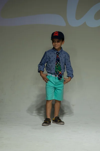 Vista previa de Clarks en petite PARADE Kids Fashion Week —  Fotos de Stock