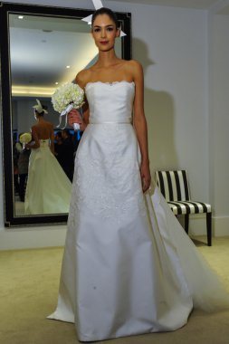 Carolina Herrera gelin sunu sırasında Güz 2015 Gelin Koleksiyonu