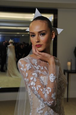 Carolina Herrera gelin sunu sırasında Güz 2015 Gelin Koleksiyonu
