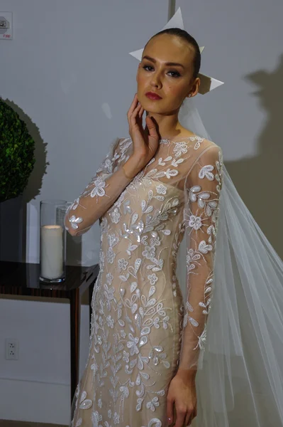 Carolina Herrera Bridal presentatie tijdens val 2015 Bridal Collection — Stockfoto