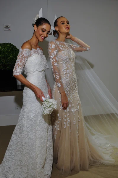 Carolina Herrera Bridal prezentacji podczas upadku 2015 Suknie ślubne kolekcja — Zdjęcie stockowe