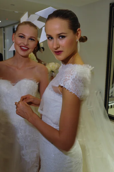 Carolina Herrera Bridal Presentation under hösten 2015 brud-kollektion — Stockfoto