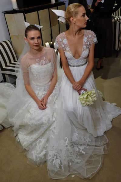 Carolina Herrera Bridal prezentacji podczas upadku 2015 Suknie ślubne kolekcja — Zdjęcie stockowe