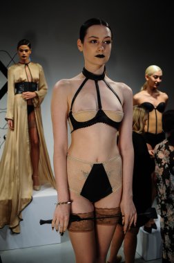 Aşk kafes bahar 2015 iç çamaşırı tanıtımı