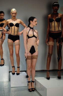 Aşk kafes bahar 2015 iç çamaşırı tanıtımı