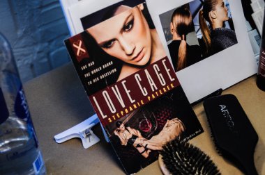 Sahne arkasında sırasında Made in Usa bahar 2015 iç çamaşırı vitrin ürünleri